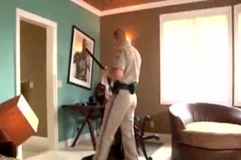 Police Officer gets Creative
