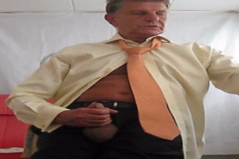 MASTURBATION WITH recent YELLOW SHIRT 3rd Part  C'est Une Longue SÃ©ssion TrÃ¨s Jouissive. Je Commence Par Me Branler Avec Une Chemise Blanche , Puis Je Change Pour Une Chemise Jaune Et Toujours Avec La MÃªme Cravate.
It Is A lengthy Very Awes
