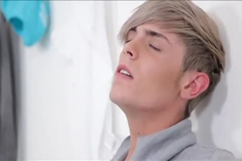 two yummy Swimmers Make unprotected Fliplop Love In Changing Room