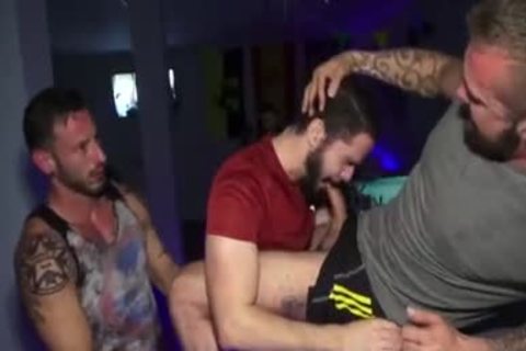 Gaping Brown Eye Looking Forward To For metallic 10-Pounder