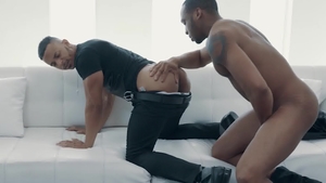 Noir Male: Zario Travezz blowjob cum