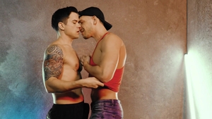 NextDoorRaw: Tattooed caucasian amateur jerking big dick