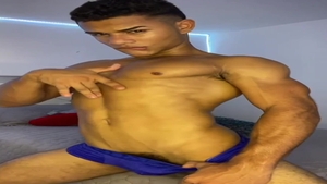 East Boys: Muscle amateur latino cumshot live on webcam solo