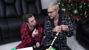 Family Dick: Holly Berry Hummer
