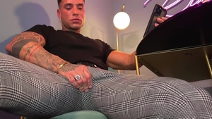 HotAFmen: Ripped Hunk's Wild Jackoff Experience